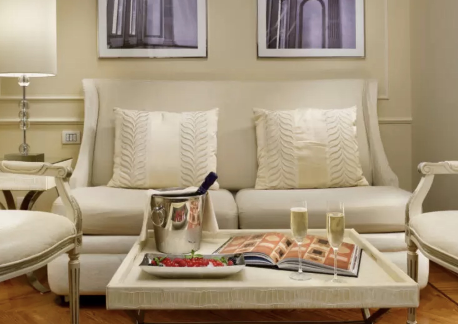 salottino in camera servizi-interni-salotto-camera-hotel-brunelleschi